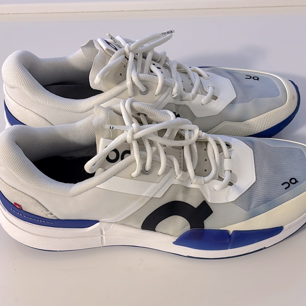 Perfect! Like New - On Running Running Men’s Cloudnova White and Blue Athletic